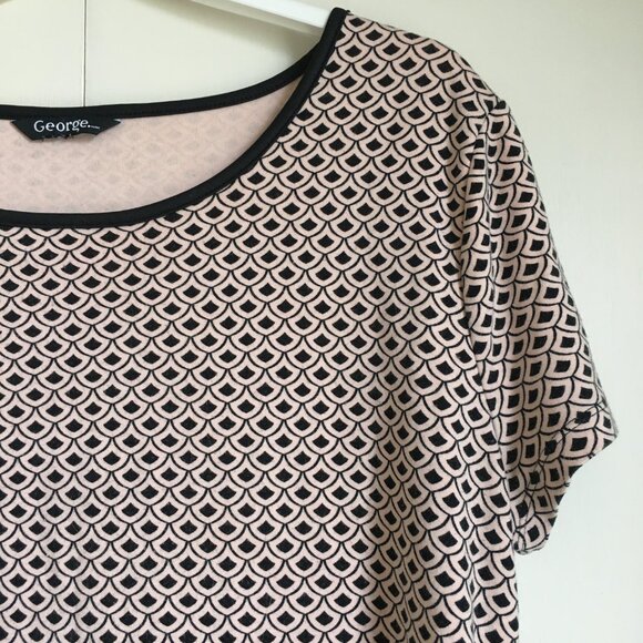 Soft Pink Mermaidcore Scale Print Tee - Picture 5 of 16